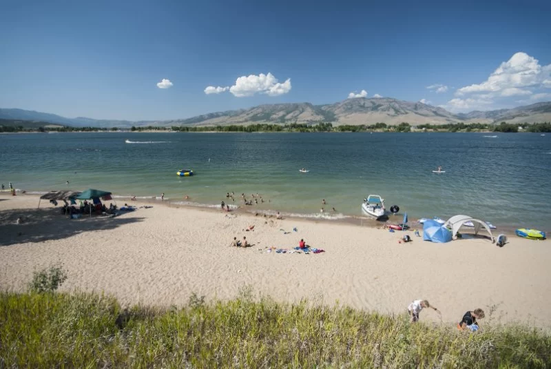 Campgrounds with Swimming Beaches and Designated Swimming Areas