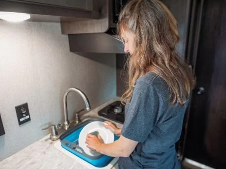 Tips for Conserving Water While Boondocking in Your RV: Shower, Dishwashing, and Toilet Hacks