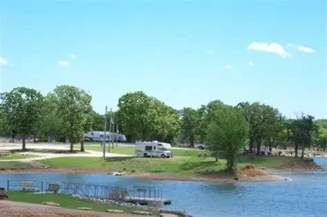 Lakeside Campgrounds with Boat Ramps and Docks for Water Sports