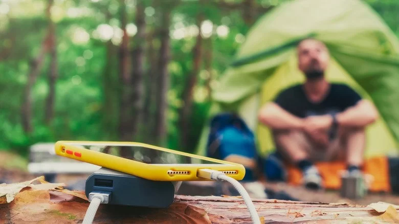 How to Stay Entertained Without Electronics While Camping